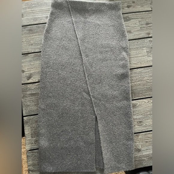 Zara 2-piece skirt and cardigan, beige/grey, Size L. - Picture 4 of 7